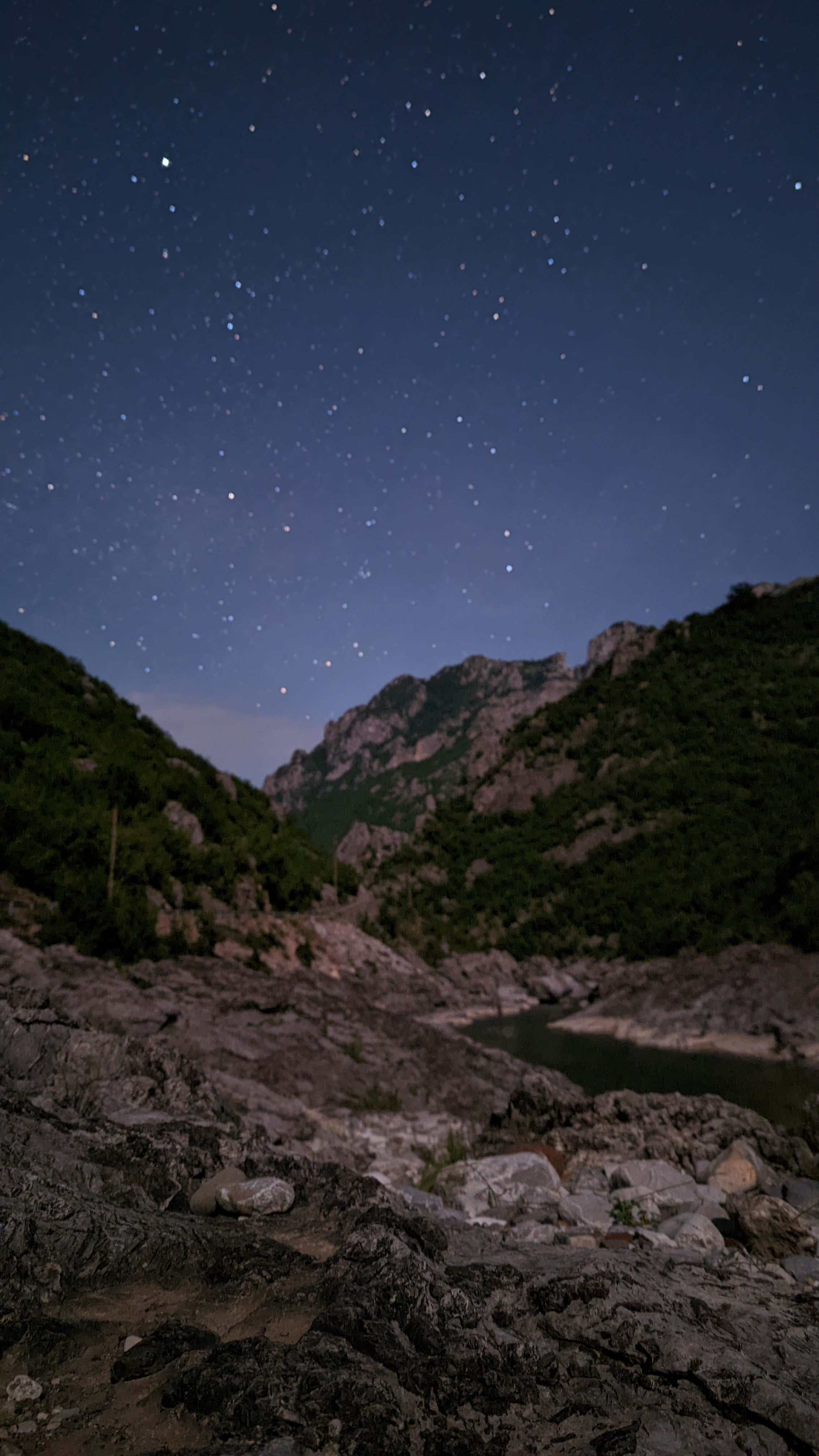 Albanien bei Nacht